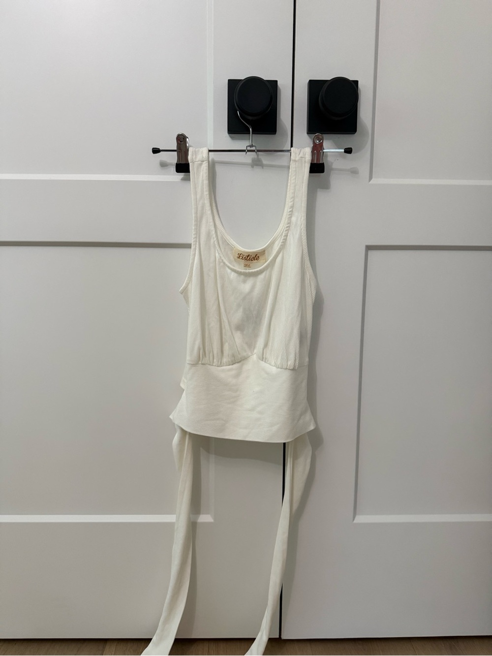 Ivory Ribbed wrap Tie-Back Tank - Picture 4 of 5